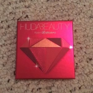 Huda Beauty Ruby Obsessions Mini Eyeshadow Palette